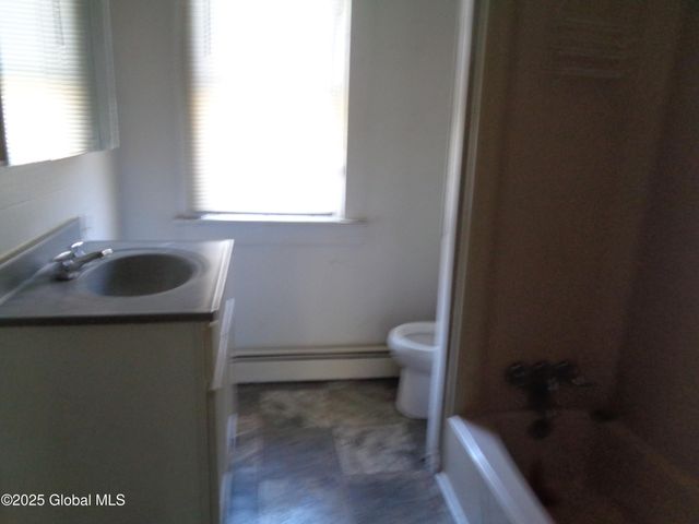 31 Ft Johnson Avenue, Fort Johnson, NY 12070