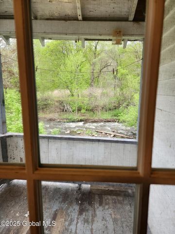 31 Ft Johnson Avenue, Fort Johnson, NY 12070