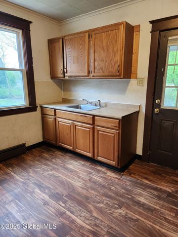 31 Ft Johnson Avenue, Fort Johnson, NY 12070