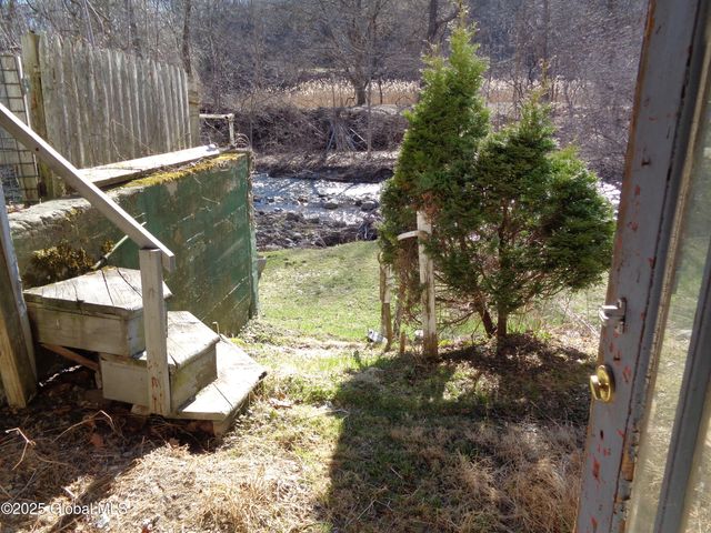 31 Ft Johnson Avenue, Fort Johnson, NY 12070