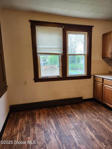 31 Ft Johnson Avenue, Fort Johnson, NY 12070