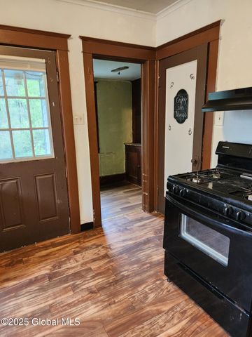 31 Ft Johnson Avenue, Fort Johnson, NY 12070