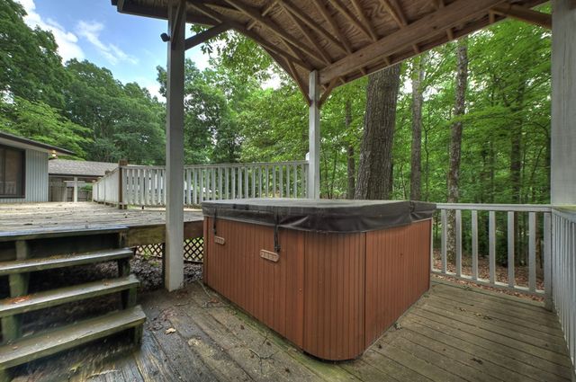 1076 Riverview Drive, Ellijay, GA 30540