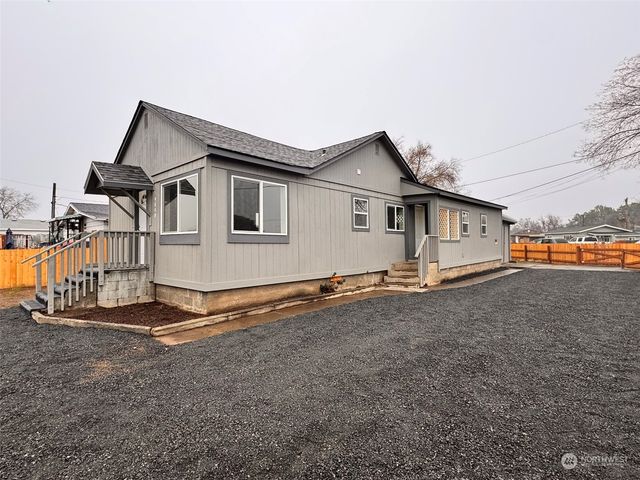 9840 Olympic Drive NE, Moses Lake, WA 98837