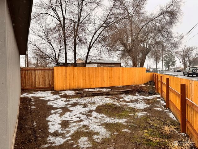 9840 Olympic Drive NE, Moses Lake, WA 98837