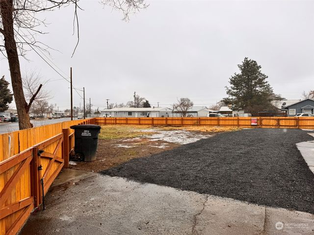 9840 Olympic Drive NE, Moses Lake, WA 98837