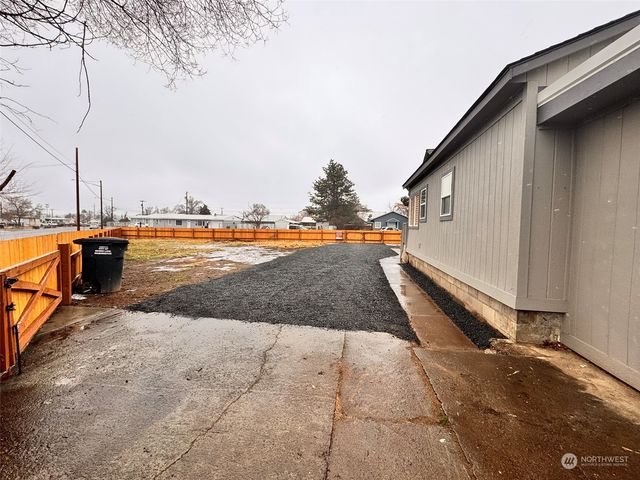 9840 Olympic Drive NE, Moses Lake, WA 98837