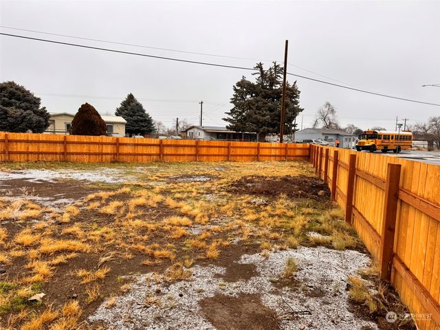 9840 Olympic Drive NE, Moses Lake, WA 98837