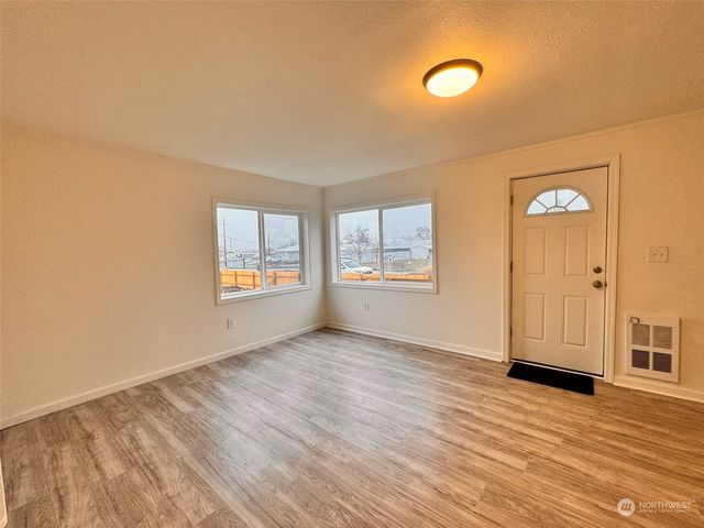 9840 Olympic Drive NE, Moses Lake, WA 98837