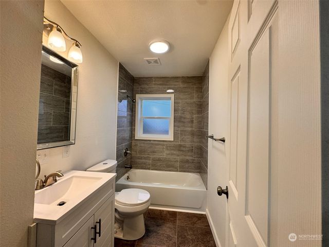 9840 Olympic Drive NE, Moses Lake, WA 98837