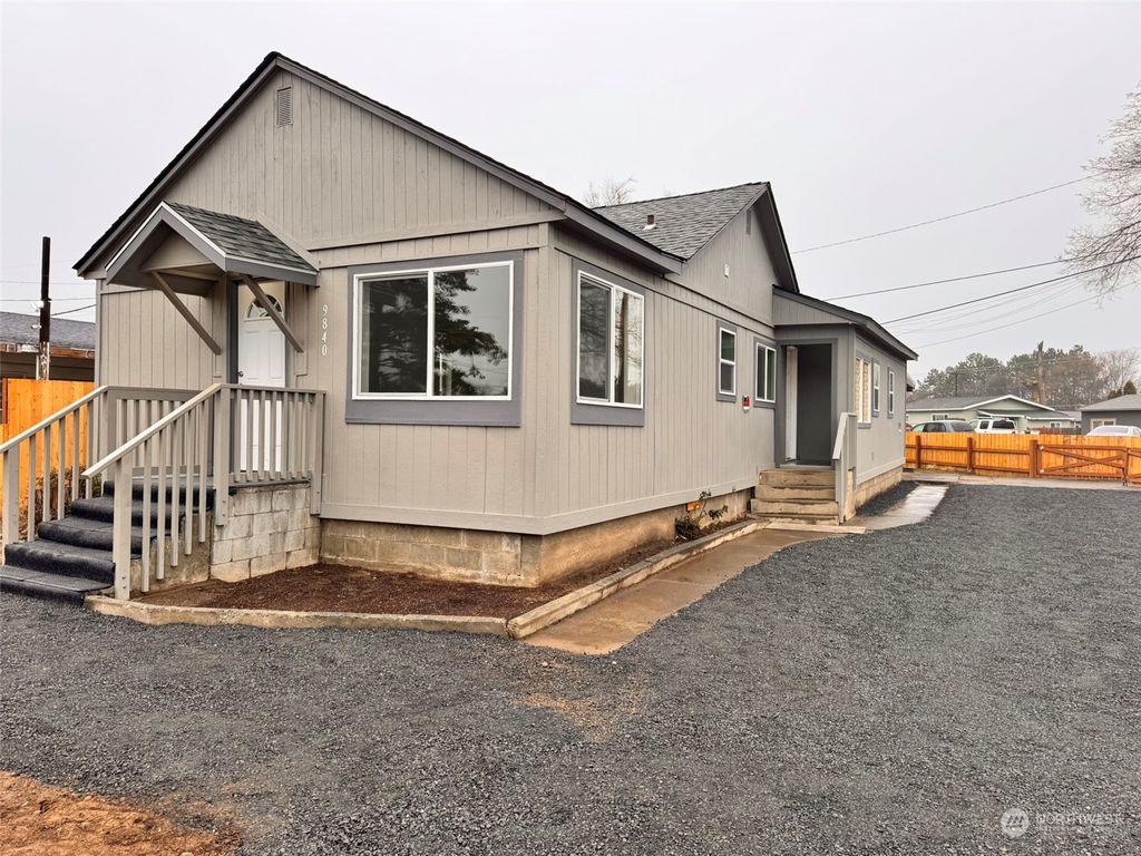 9840 Olympic Drive NE, Moses Lake, WA 98837