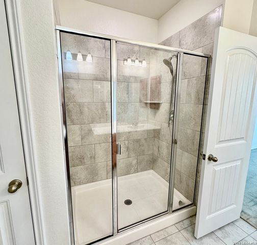 205 LONE FALLS DR, Universal City, TX 78148