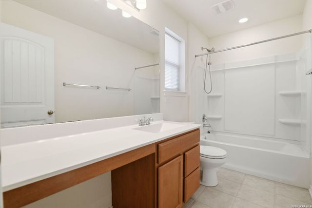 205 LONE FALLS DR, Universal City, TX 78148