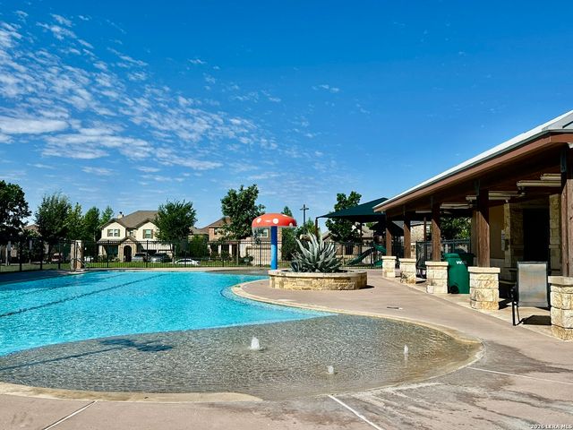 205 LONE FALLS DR, Universal City, TX 78148