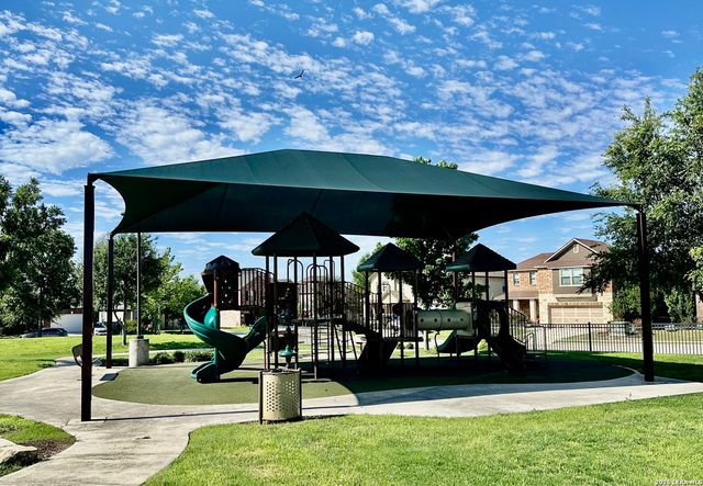 205 LONE FALLS DR, Universal City, TX 78148