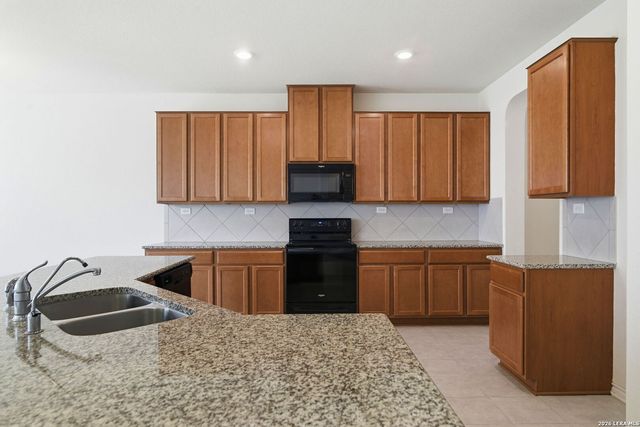 205 LONE FALLS DR, Universal City, TX 78148