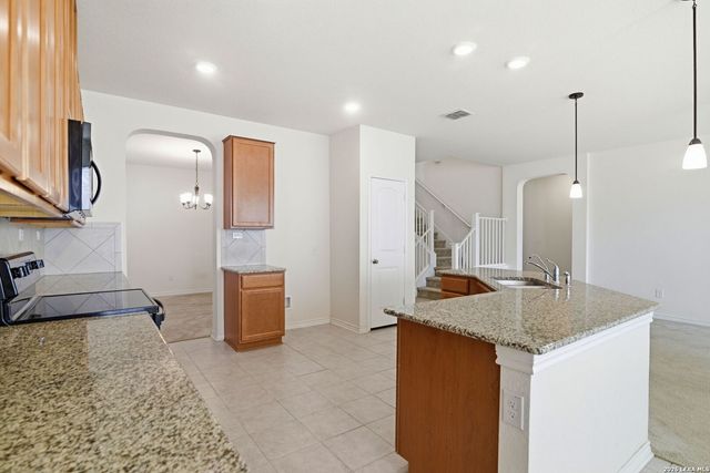 205 LONE FALLS DR, Universal City, TX 78148