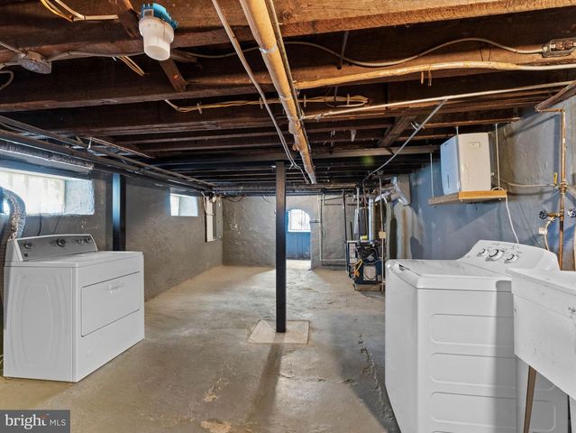 233 E SLOCUM ST, Philadelphia, PA 19119