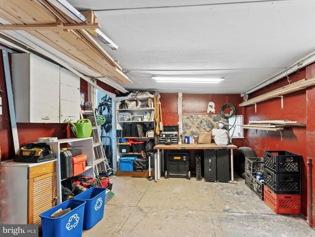 233 E SLOCUM ST, Philadelphia, PA 19119