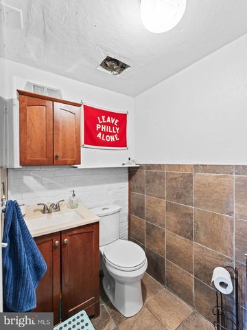 233 E SLOCUM ST, Philadelphia, PA 19119