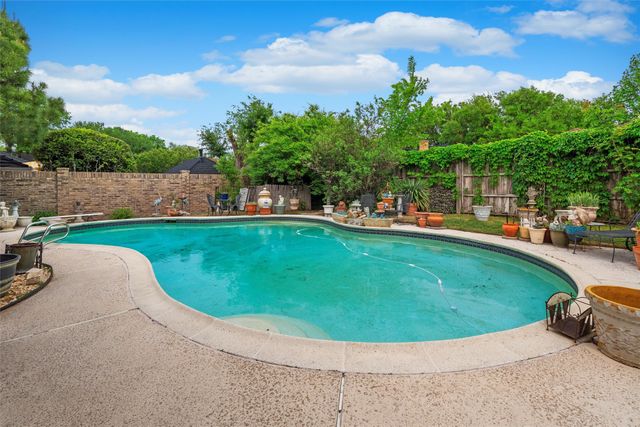 2000 Shadow Ridge Drive, Arlington, TX 76006