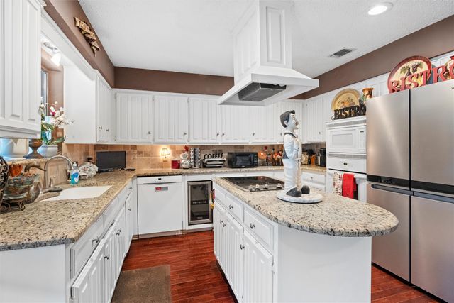 2000 Shadow Ridge Drive, Arlington, TX 76006