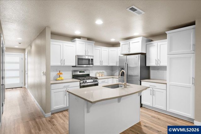 5912 Belknap Springs St SE, Salem, OR 97306