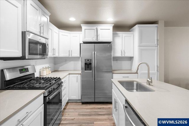 5912 Belknap Springs St SE, Salem, OR 97306