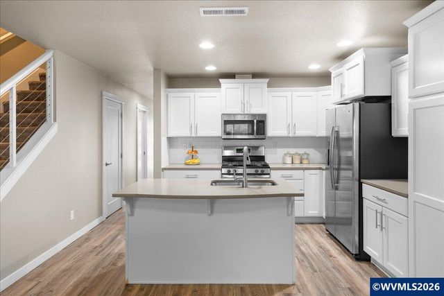 5912 Belknap Springs St SE, Salem, OR 97306