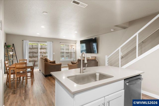 5912 Belknap Springs St SE, Salem, OR 97306