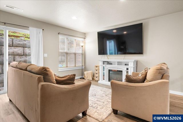 5912 Belknap Springs St SE, Salem, OR 97306