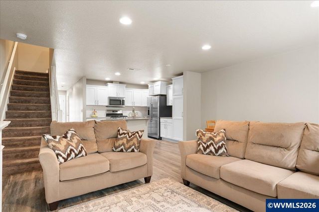 5912 Belknap Springs St SE, Salem, OR 97306