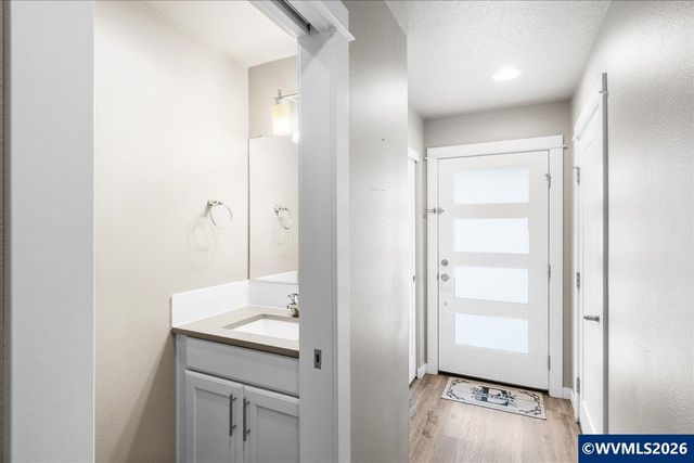 5912 Belknap Springs St SE, Salem, OR 97306