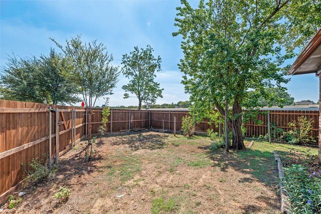 5126 Trail Dust Lane, Arlington, TX 76017