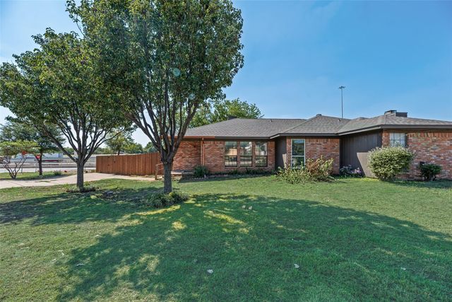 5126 Trail Dust Lane, Arlington, TX 76017