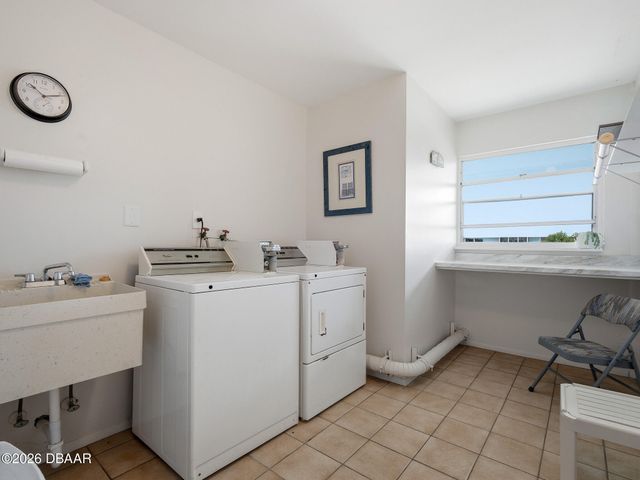 325 N Causeway Apt D304, New Smyrna Beach, FL 32169
