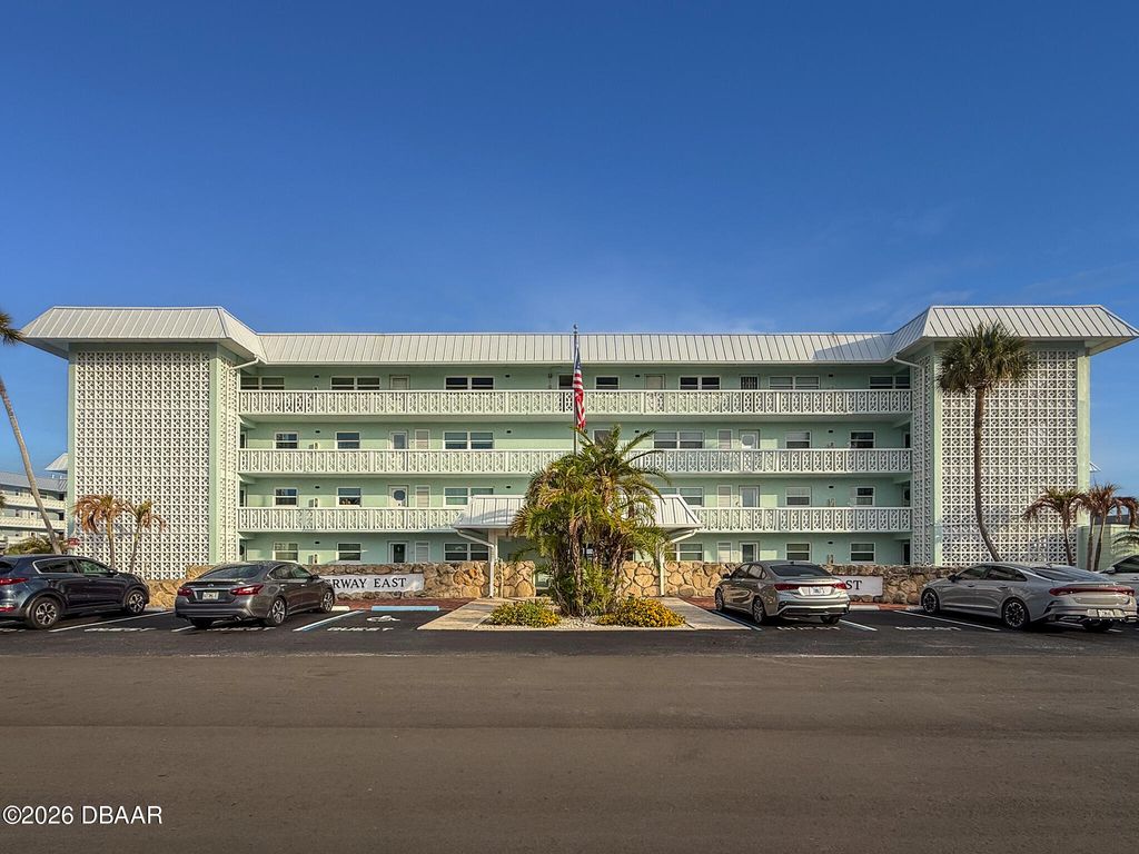325 N Causeway Apt D304, New Smyrna Beach, FL 32169