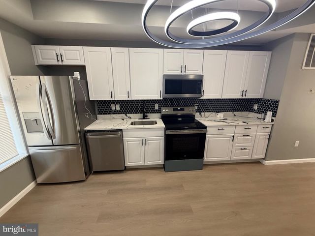 215 N CURLEY ST, Baltimore, MD 21224