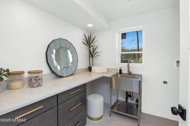 1601 N Blue Ridge Road, Tucson, AZ 85745