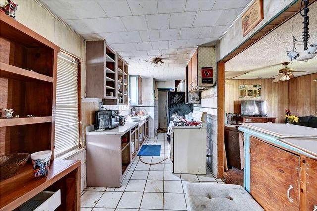 211 Tilden Drive, Pasadena, TX 77506