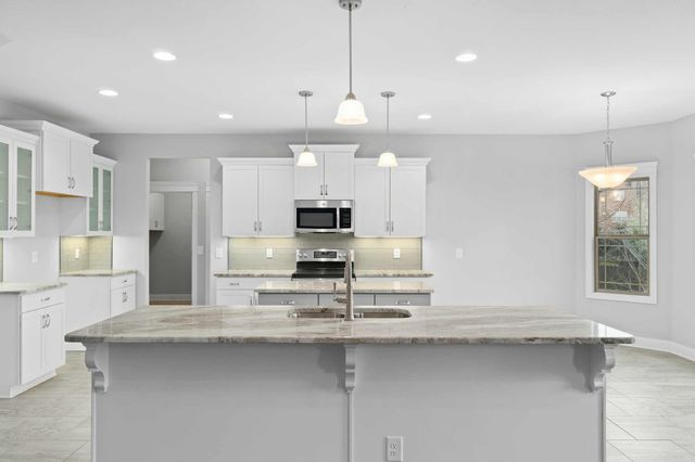 1330 Reda Dr, Clarksville, TN 37042