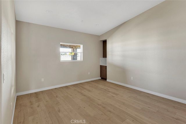 15045 Olive St, Hesperia, CA 92345
