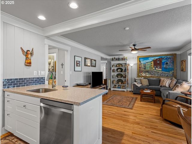6025 CARMAN Dr, Lake Oswego, OR 97035