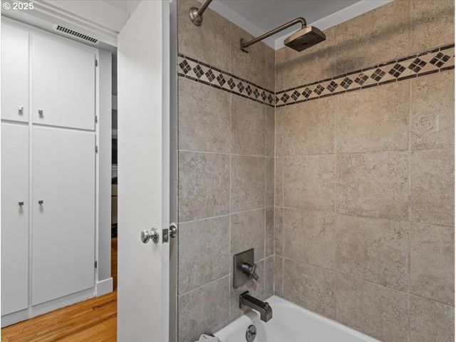 6025 CARMAN Dr, Lake Oswego, OR 97035