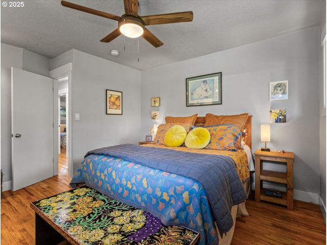 6025 CARMAN Dr, Lake Oswego, OR 97035