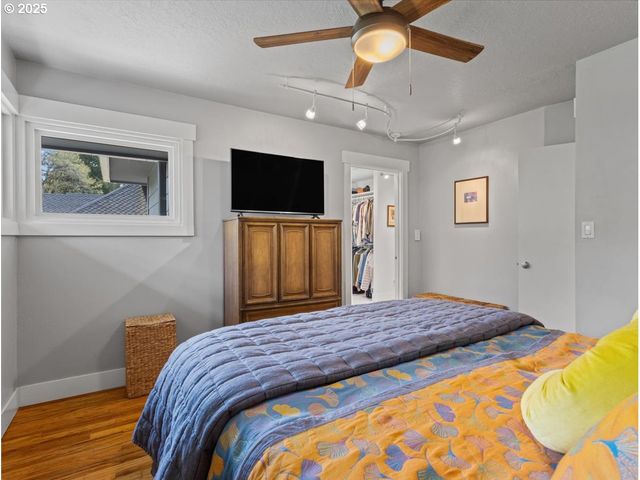 6025 CARMAN Dr, Lake Oswego, OR 97035