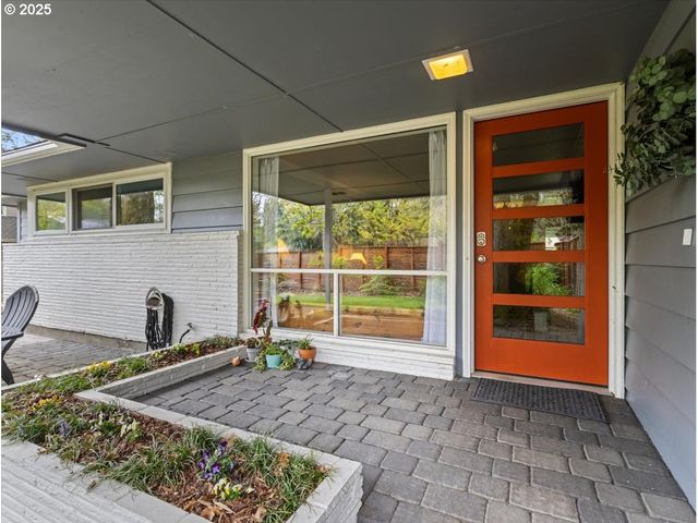 6025 CARMAN Dr, Lake Oswego, OR 97035