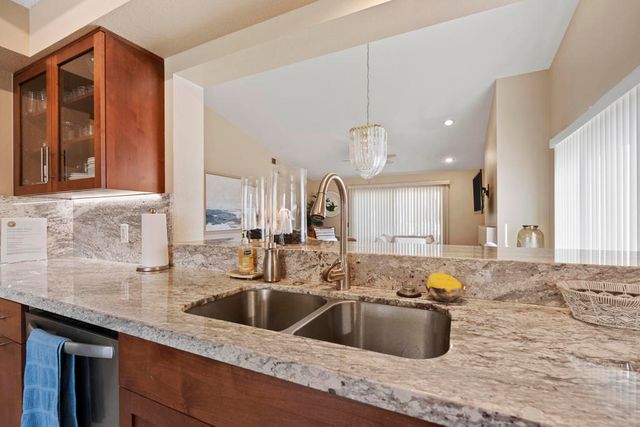 752 Vista Lago Drive N, Palm Desert, CA 92211