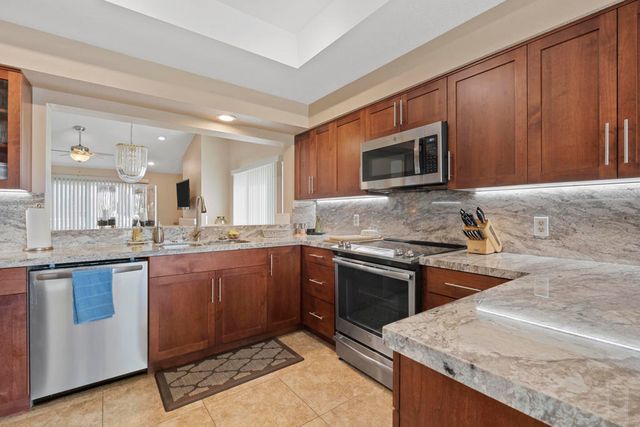 752 Vista Lago Drive N, Palm Desert, CA 92211