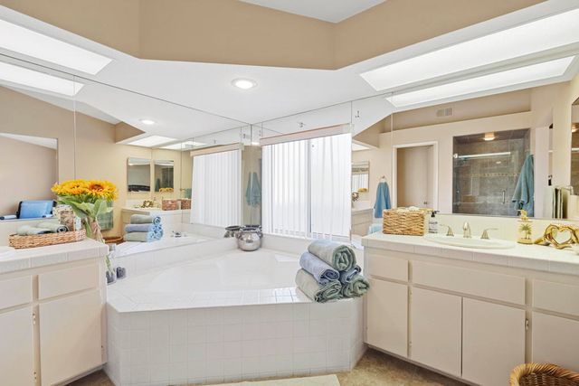 752 Vista Lago Drive N, Palm Desert, CA 92211